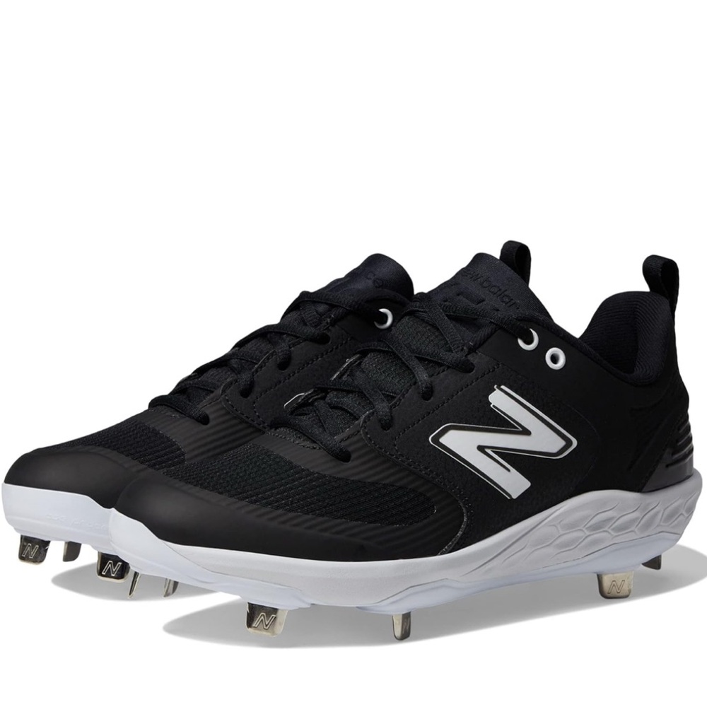 New Balance Women's Fresh Foam Velo V3 Softball Shoe size 7
